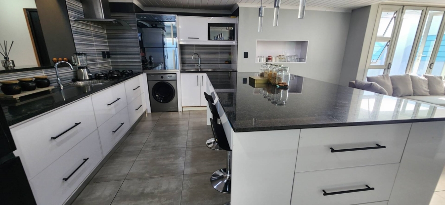 4 Bedroom Property for Sale in Weltevreden Valley Western Cape